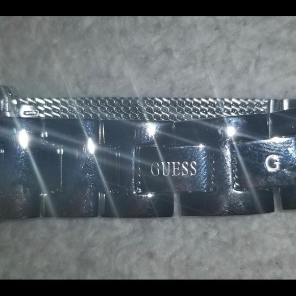 NWT GUESS Women's Quartz Stainless-Steel Strap, Silver, Casual Watch, NEW IN BOX - Picture 2 of 5